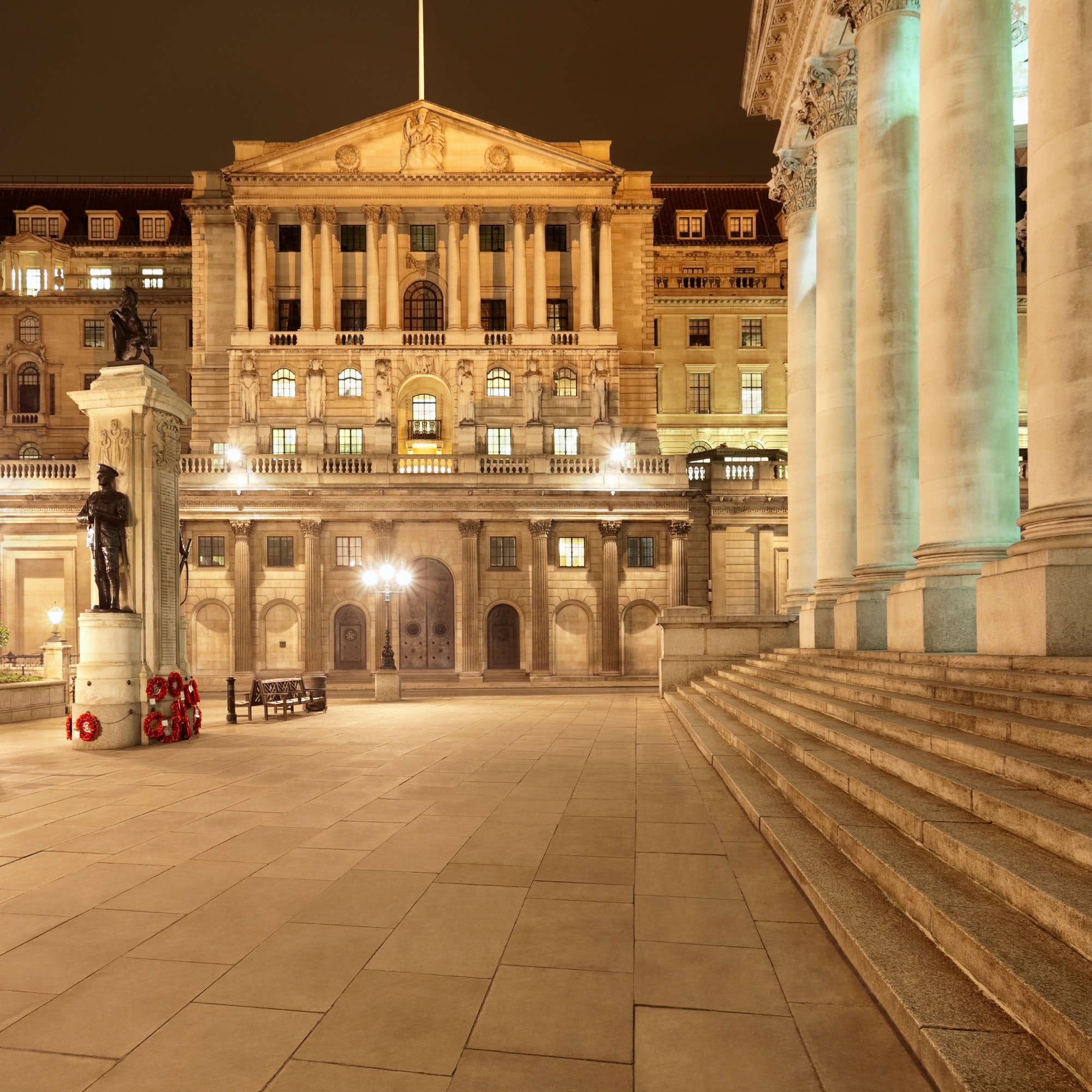 Bank of England lit up at night